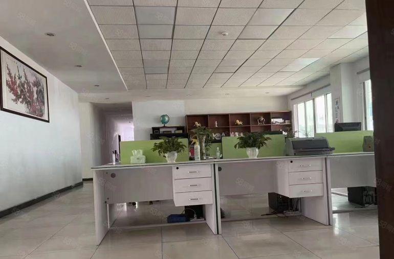 没有公摊面积标准一楼1600平方急租，有现成装修