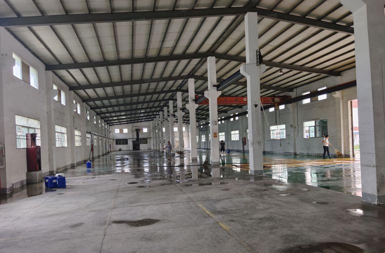 万江新出单一层小独院2000平厂房出租，滴水9米，水电齐全