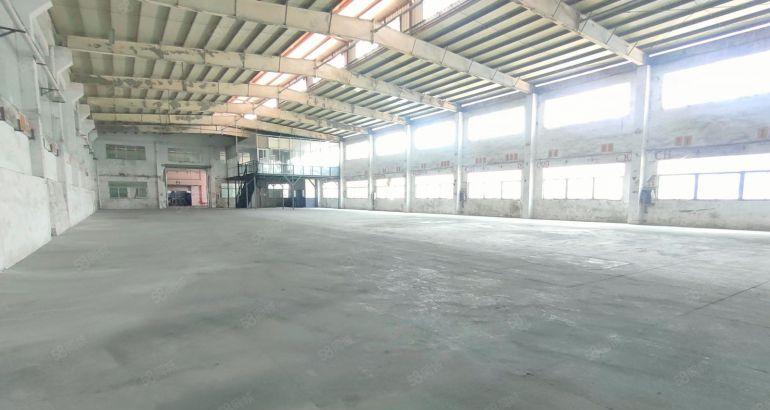 万江新出砖墙到顶钢构1500平方。 高度9米。