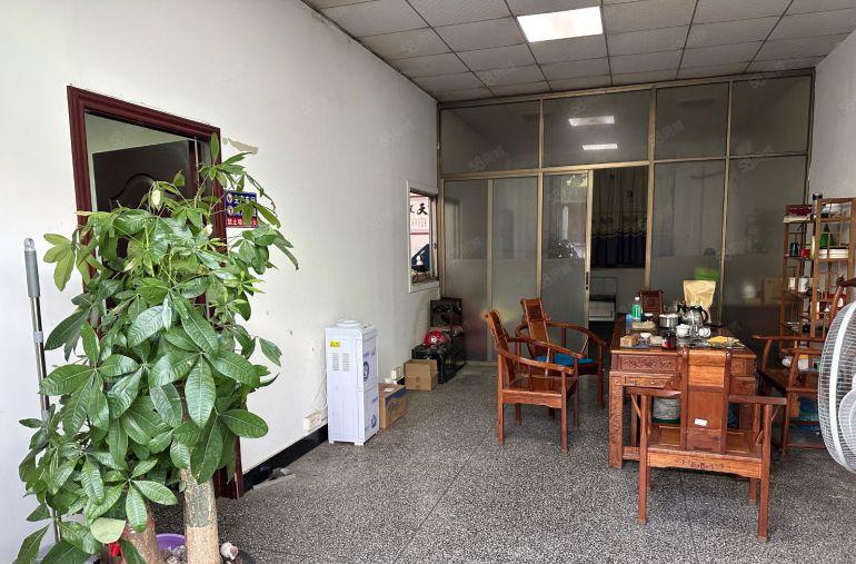 万江工业园标准一楼厂房出租，有现成办公室装修可办环评