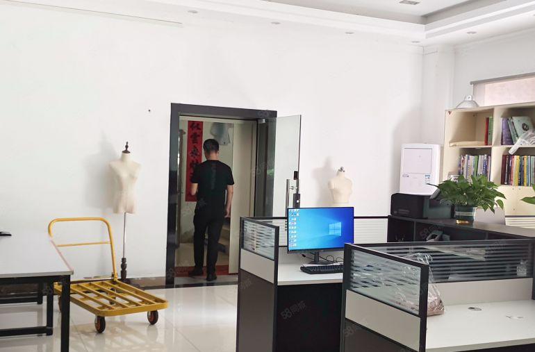 黎贝岭楼上300平现成装修厂房出租，