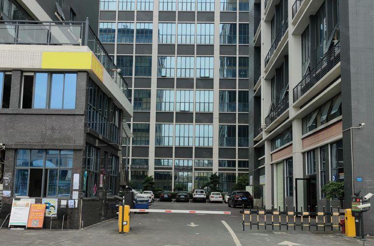 现成电子厂豪华装修厂房招租