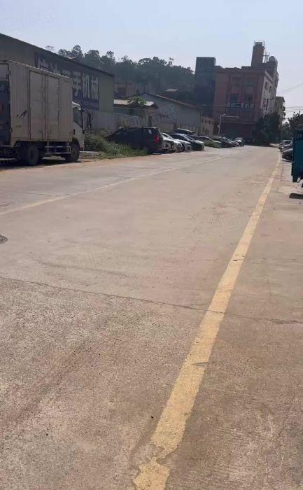 大朗镇洋乌村标准厂房招租，面积300平，水电齐全，价格便宜