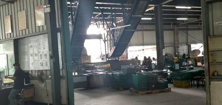 新出单一层2100平钢构厂房出租 水电齐全带行车可办环评