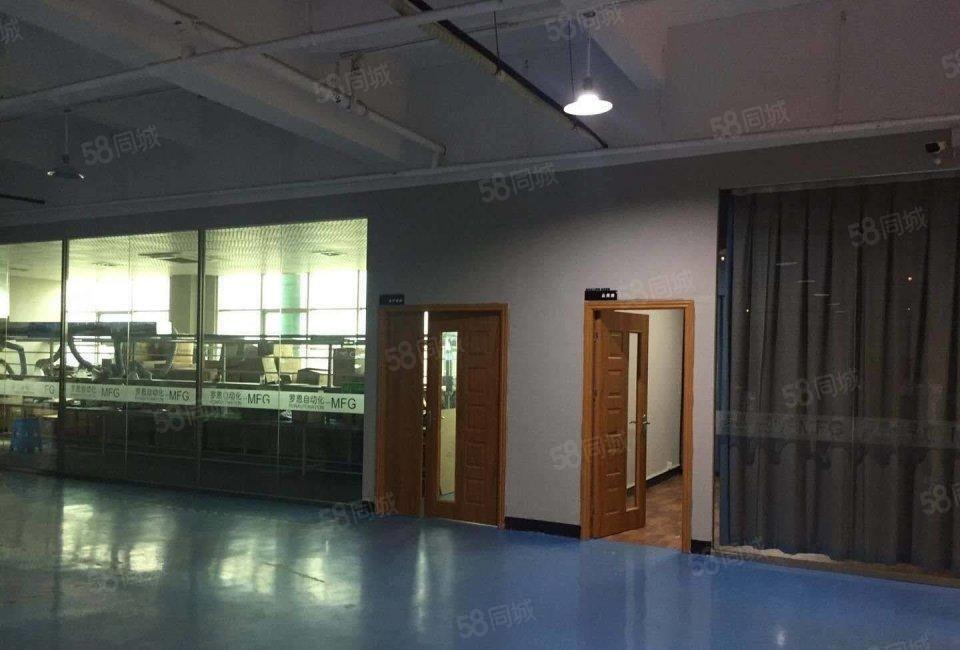 大朗镇刚空出楼上精装修厂房980平方水电齐可办环评货梯直达