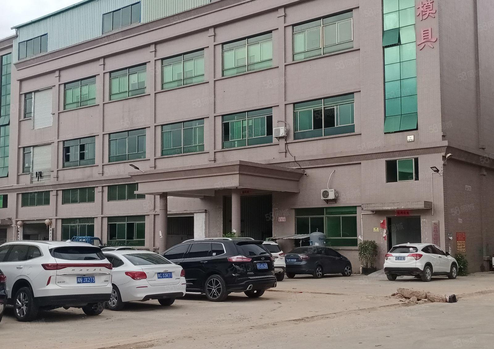 大朗镇高速口工业区楼上1880平，价格实惠交通方便，好招工