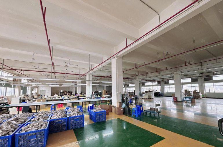 送押金送装修大朗楼上2580平转租，送空调家具