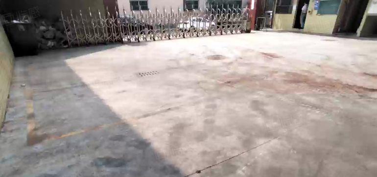 大朗镇新马莲路口单一层独院1800方出租，地段好，易招工实惠