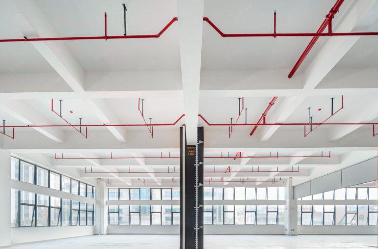 全新2700方实际面积30000元月水电不加收