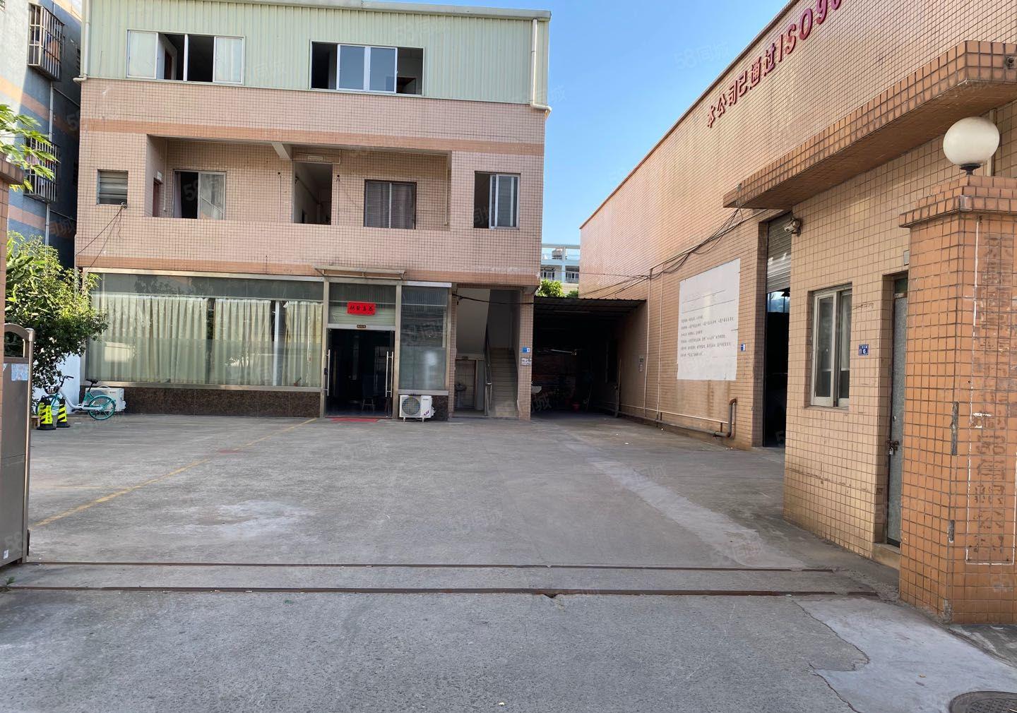 独门独院一楼厂房2200平方，砖墙到顶高度7米，空地800平