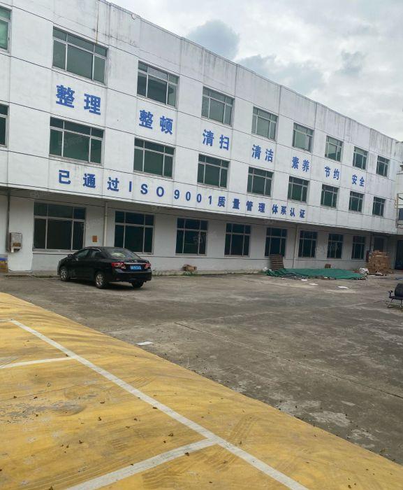 大朗镇新出原房东小独院厂房3500平方米出租。