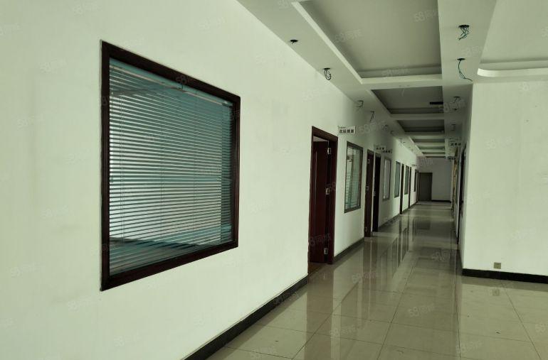 大朗富民路旁独院4500平方现成办公室地坪漆低价厂房出租