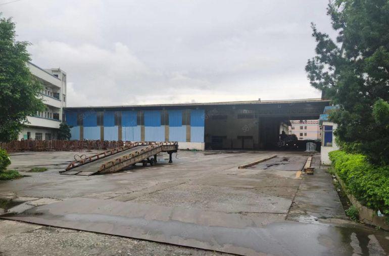 大朗钢构厂房出租，高度10米，可以做珍珠棉，有现成行车空地大