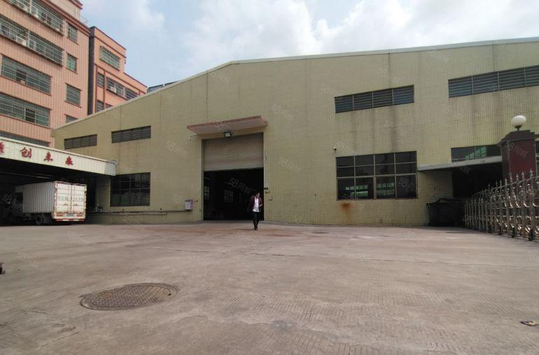 大朗镇新马莲路口单一层独院1800方出租，地段好，易招工实惠