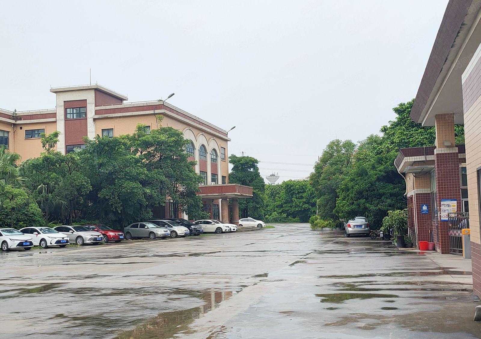 大岭山高速路口新出楼上带精装修厂房，现9块超低价出租，