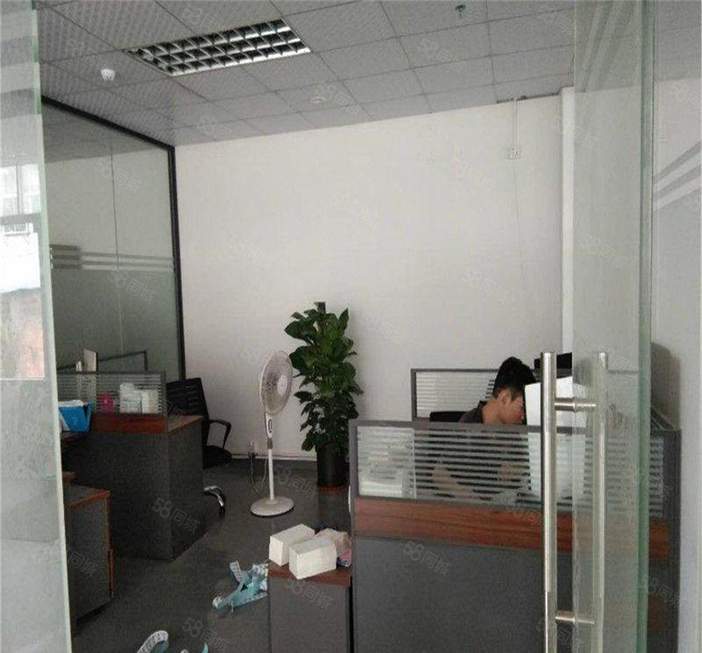 大朗工业园区带牛角厂房实业户分租一楼790方，高7米可进大车