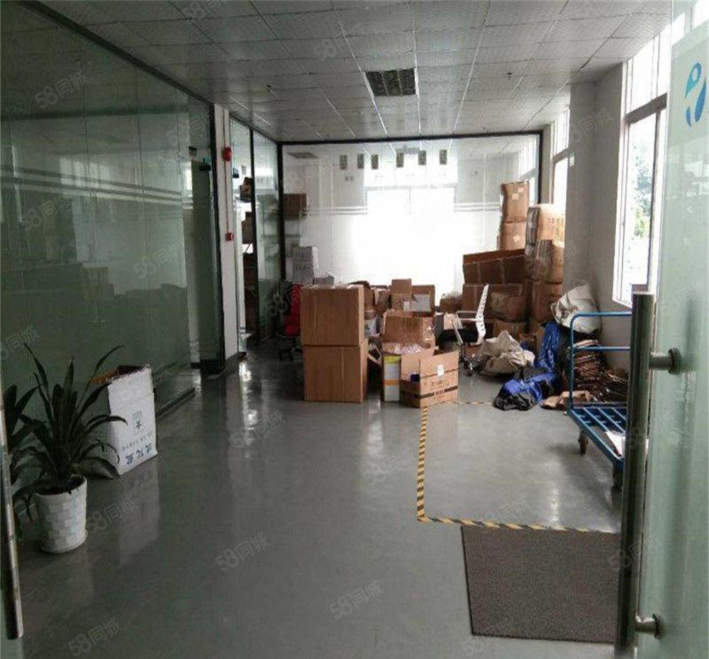 大朗工业园区带牛角厂房实业户分租一楼790方，高7米可进大车