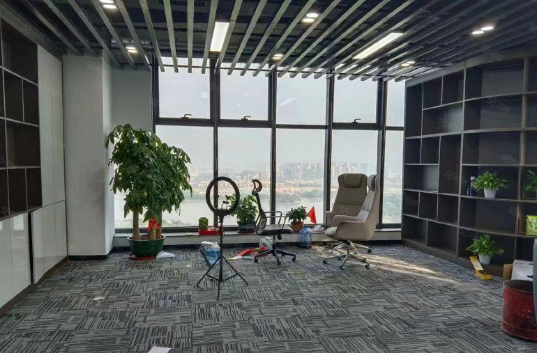 松山湖新出带豪华装修厂房600平方，实际面积出租