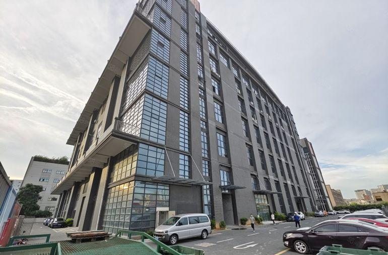 松山湖区域石大路高速口，全新红本重工厂房出租