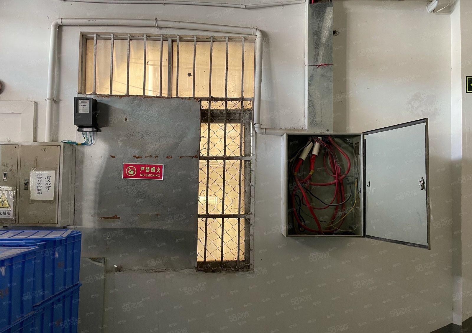 黄江靠公明独门独院5700平方厂房出租，有独立的办公室