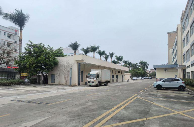 黄江临深原房东装修一二楼各2000平，200平起分租水电齐全