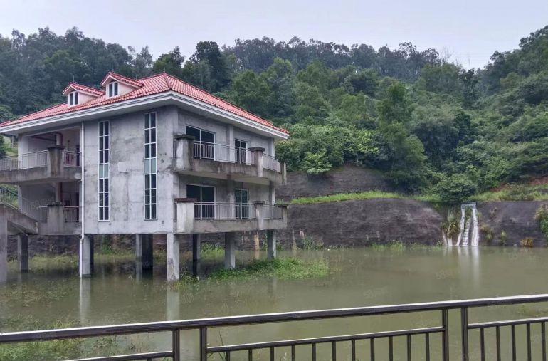 带鱼塘的独栋大别墅，有红本，原房东物业，行业不限可签年限长