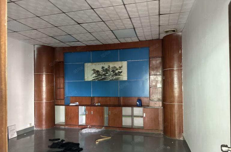 10元！黄江靠深圳楼上1200平带装修厂房仓库出租