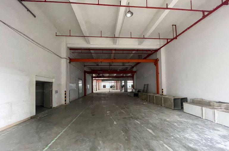 黄江镇临深一楼2700平三台航车非常适合注塑设备等底价租