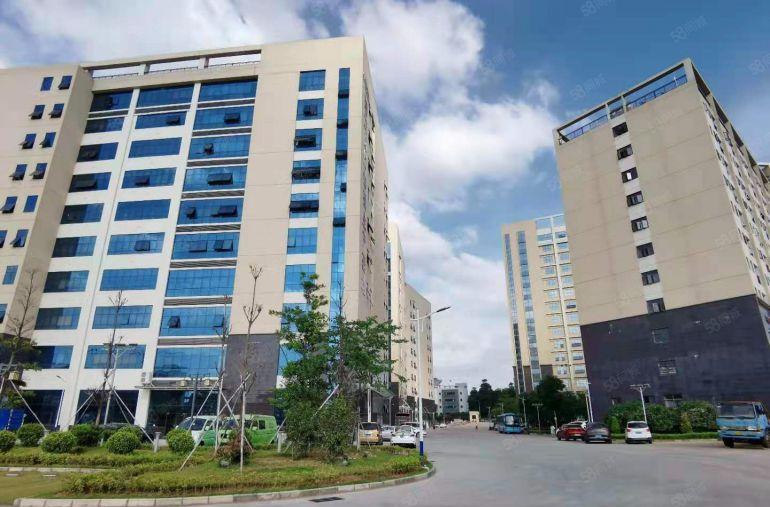 黄江田心靠公明新出原房东楼上3000平厂房仓库出租，现成装修