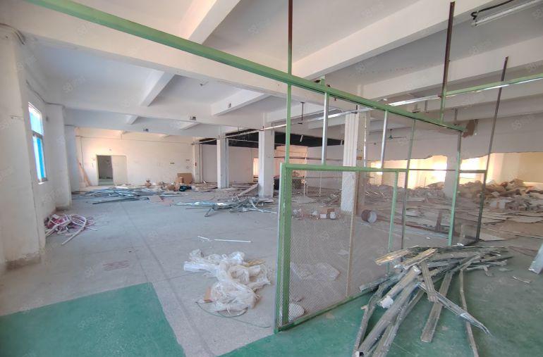 空地2000标准独门独院厂房6800，交通方便，位置好招工