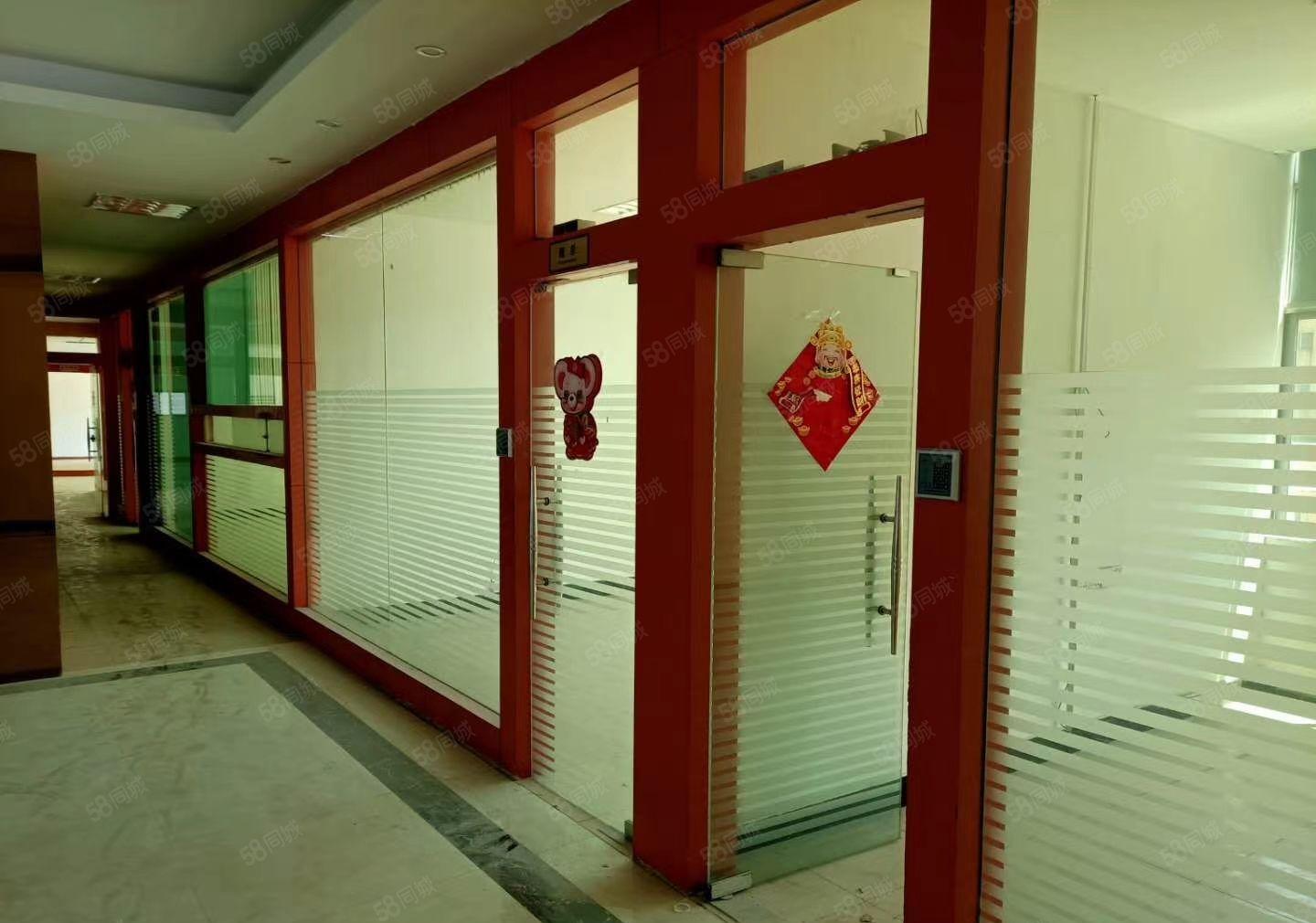 黄江北岸工业区新出一二楼标准花园式厂房，每层1600平，可分