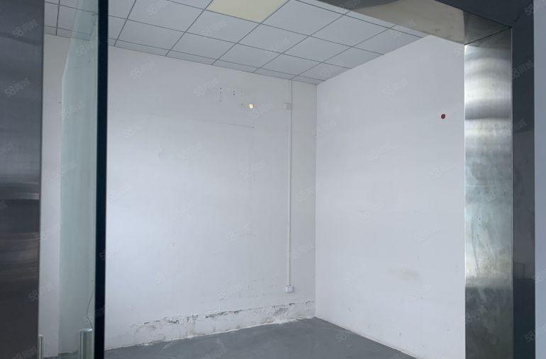 楼上800平厂房，带地坪漆办公室，方正无柱，2吨大电梯