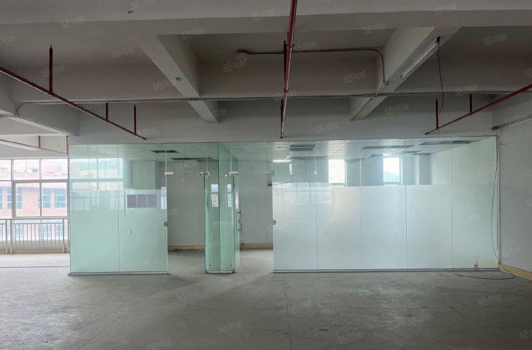 黄江靠深圳新出原房东楼上1350平方厂房出租，有现成装修