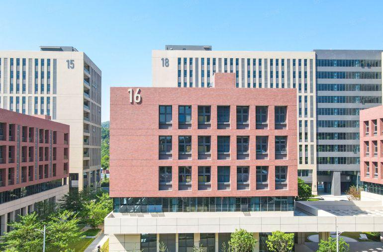 全新红本现楼厂房出租，灵活搭配配套齐全，可办环评