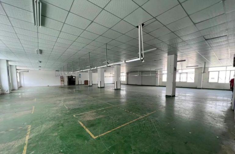 黄江独院新空楼上1250平标准厂房，精装修水电齐全低价出租