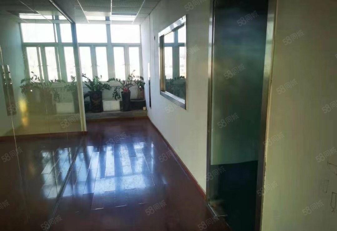 黄江北岸一楼800平米有装修。价格实惠厂房