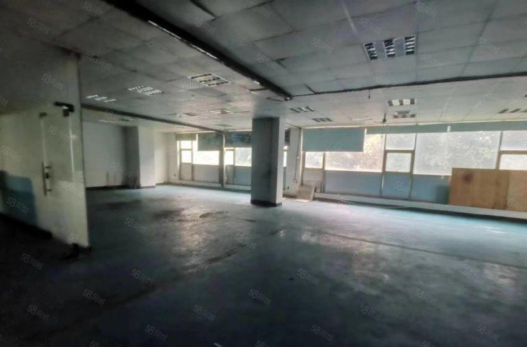 大岭山出租一楼1650平和二楼900平厂房带装修空地大设施齐