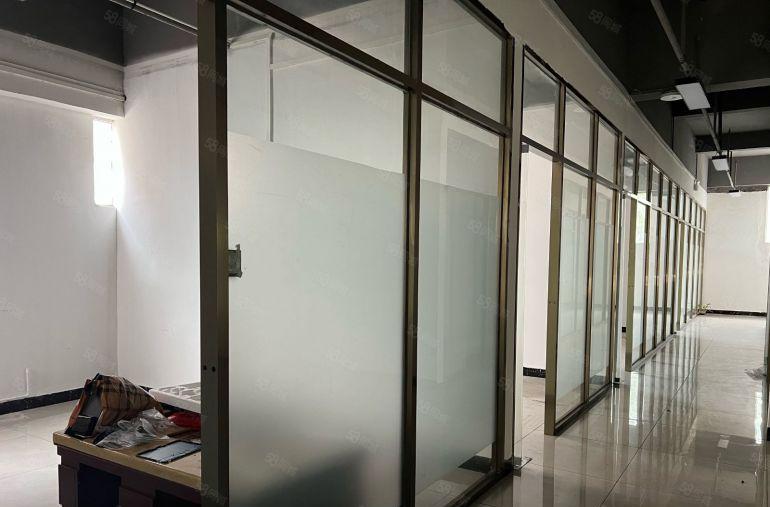 大岭山杨屋原房东标准一楼1680平高8米有牛角精装阁楼办公室