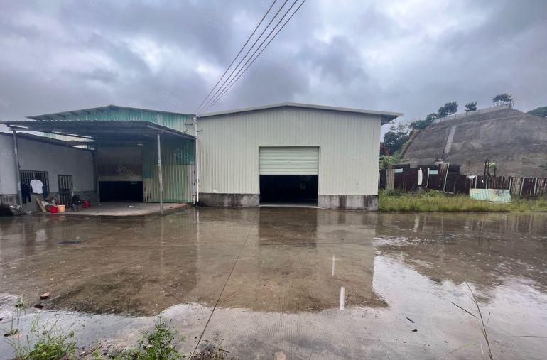 位置靠近山边，可做小污染行业