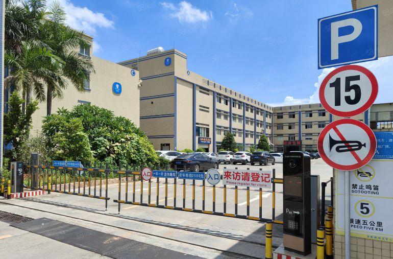 大岭山原房东一楼1500平可分带办公室装修，空地大，交通便利