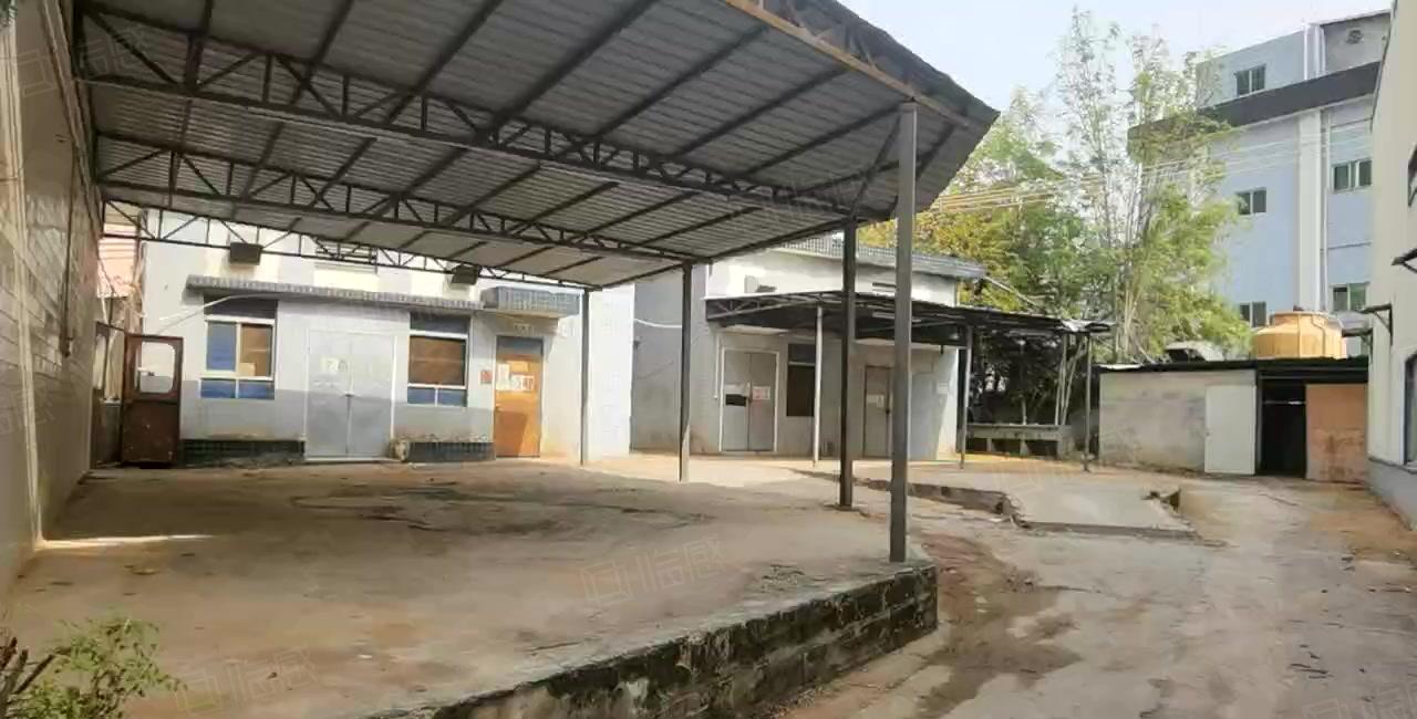 滴水8米原房东独门独院实际面积出租，水电齐全，交通便利