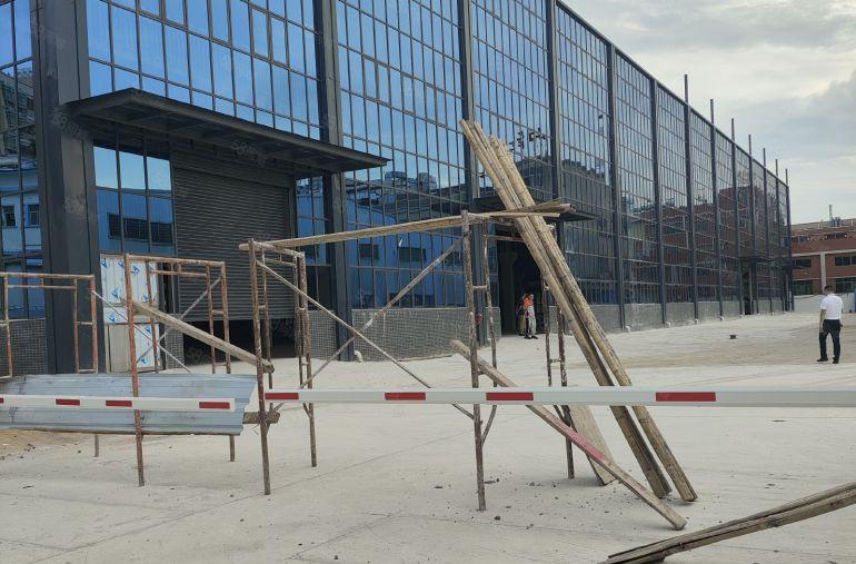 大岭山镇原房东钢钩独院厂房，1000平起分租，带牛角，空地大