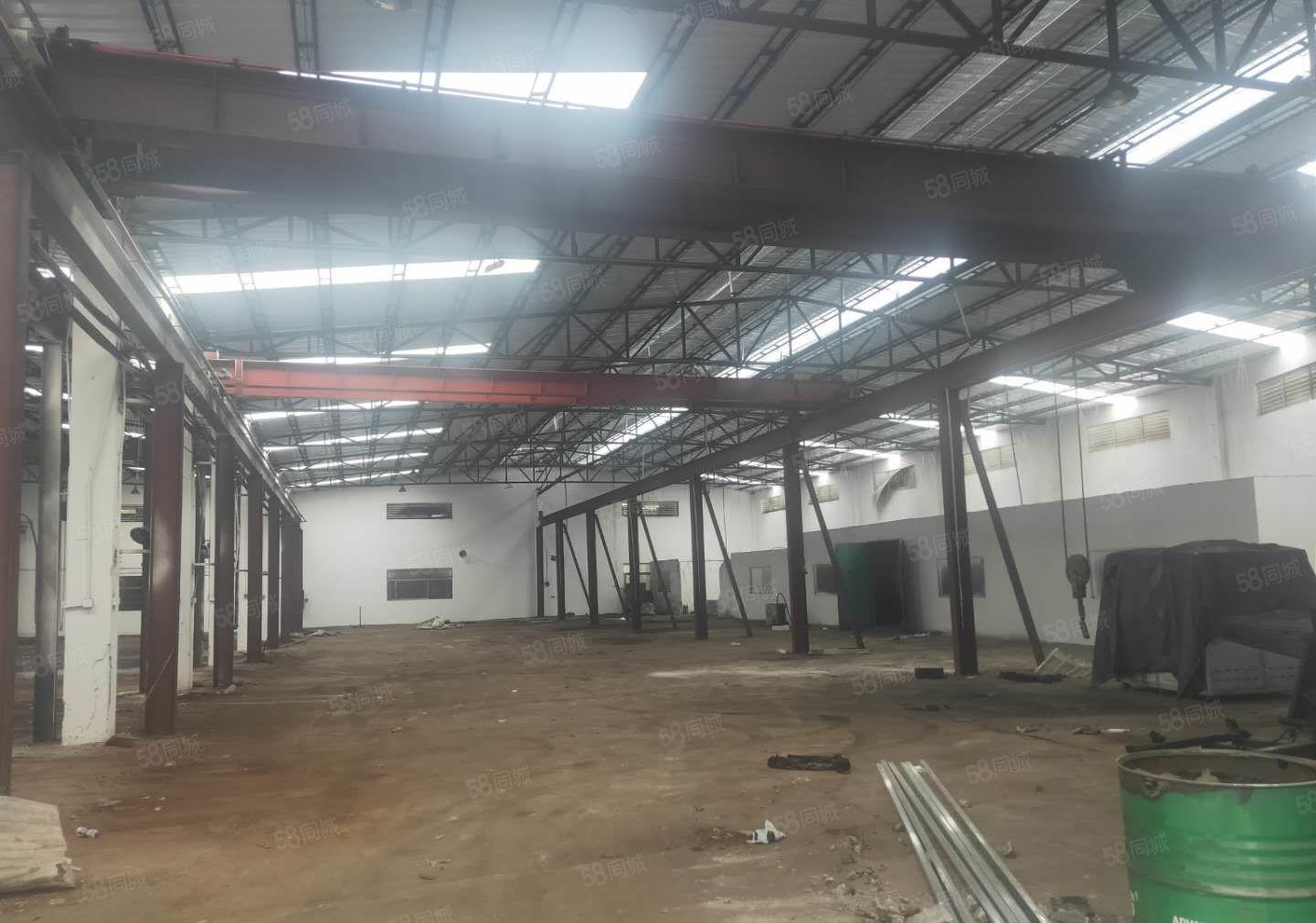 大岭山连马路新出重工业单一层3800平方厂房出租 带现成行车