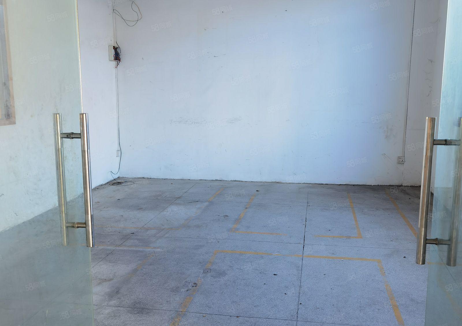 大岭山原房东小面积一楼出租，交通便利，水电齐全，价格便宜