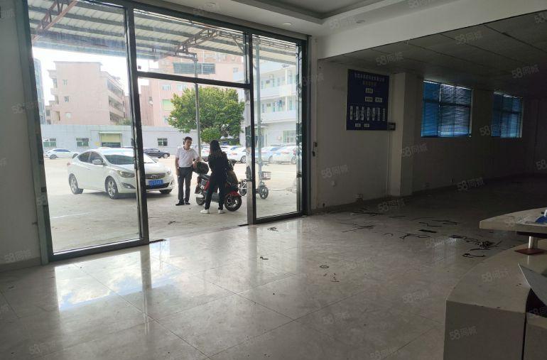 大岭山镇原房东一楼现成装修水电齐全低价急租空地超大停车位充足