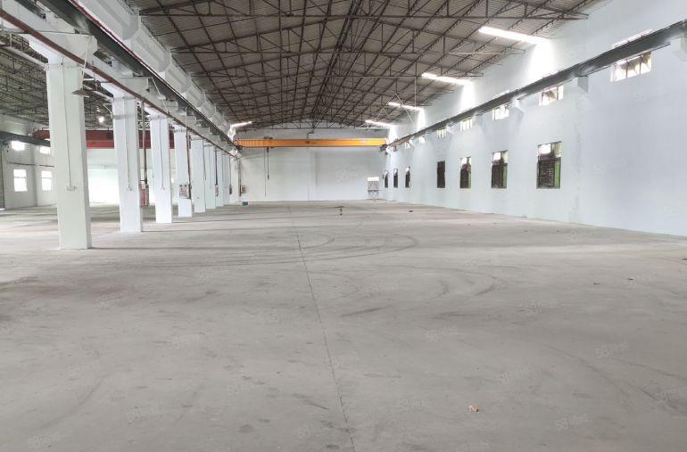 大岭山镇独门独院厂房仓库出租，10米高，空地大，带现成航车