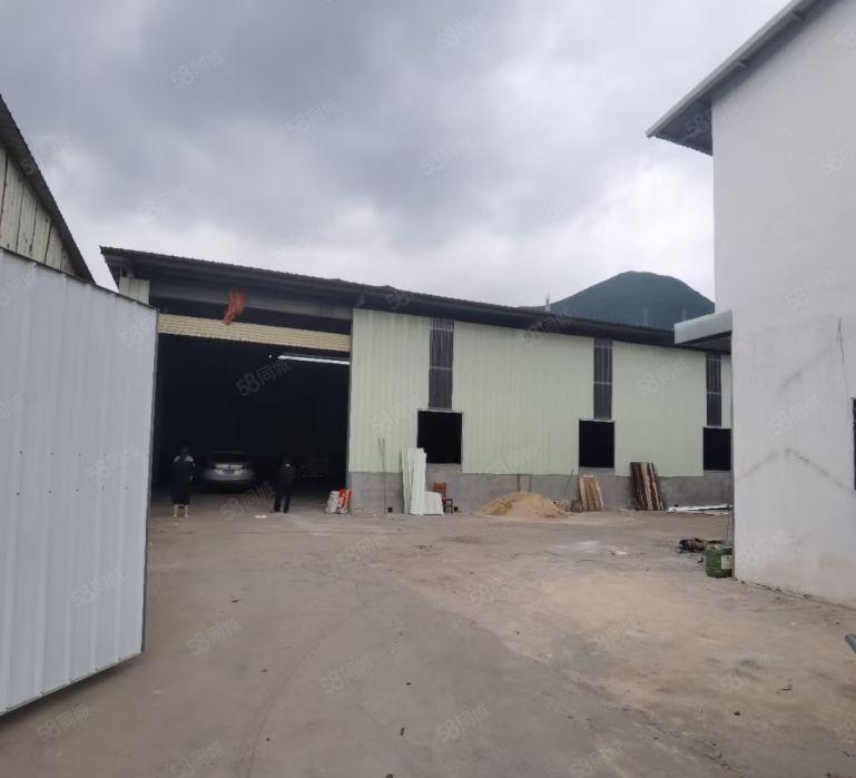 大岭山镇新空出来原房东小独院单一层，价格实惠空地超大水电齐全