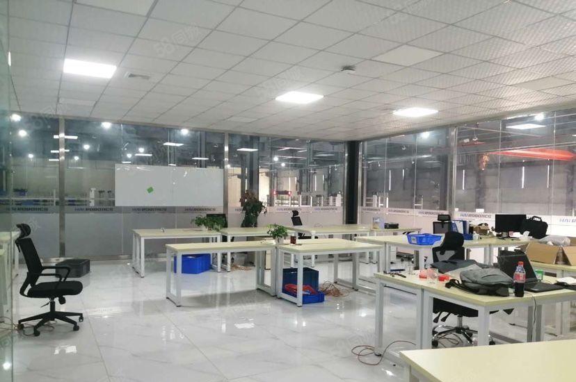 大岭山杨屋新出楼上3000平带精装修厂房，现低价出租，可分租