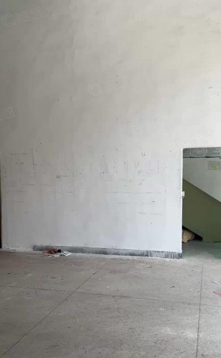 大岭山，零公摊厂房出租，通水电，可分租，带电梯