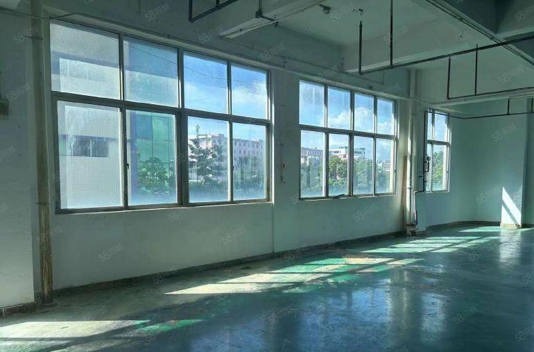 标准工业厂房，一手房东，地理位置优越，交通便利，配套设施齐全